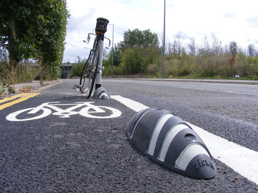 1-armadillo-lane-separator-curbs
