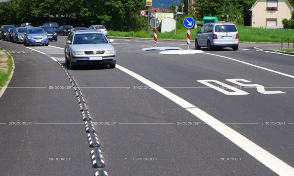 Black and white cycle lane dividers are installed on the road to separate cycle lanes and motor vehicle lanes