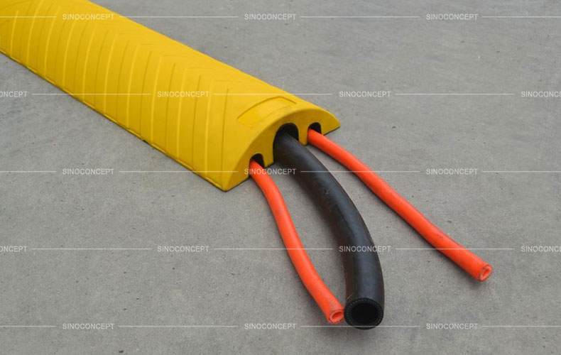 A yellow cable protection ramp made of vulcanized rubber comes with 3 channels.