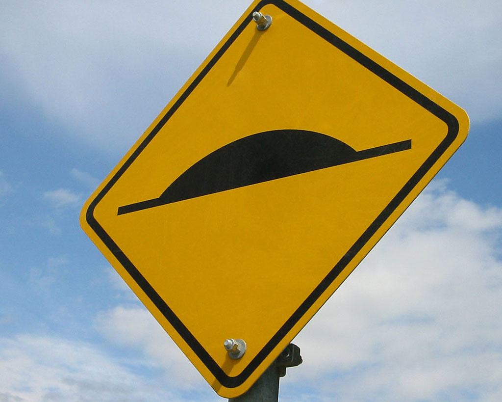 Traffic signpost to remind people of the speed cushion or speed bump