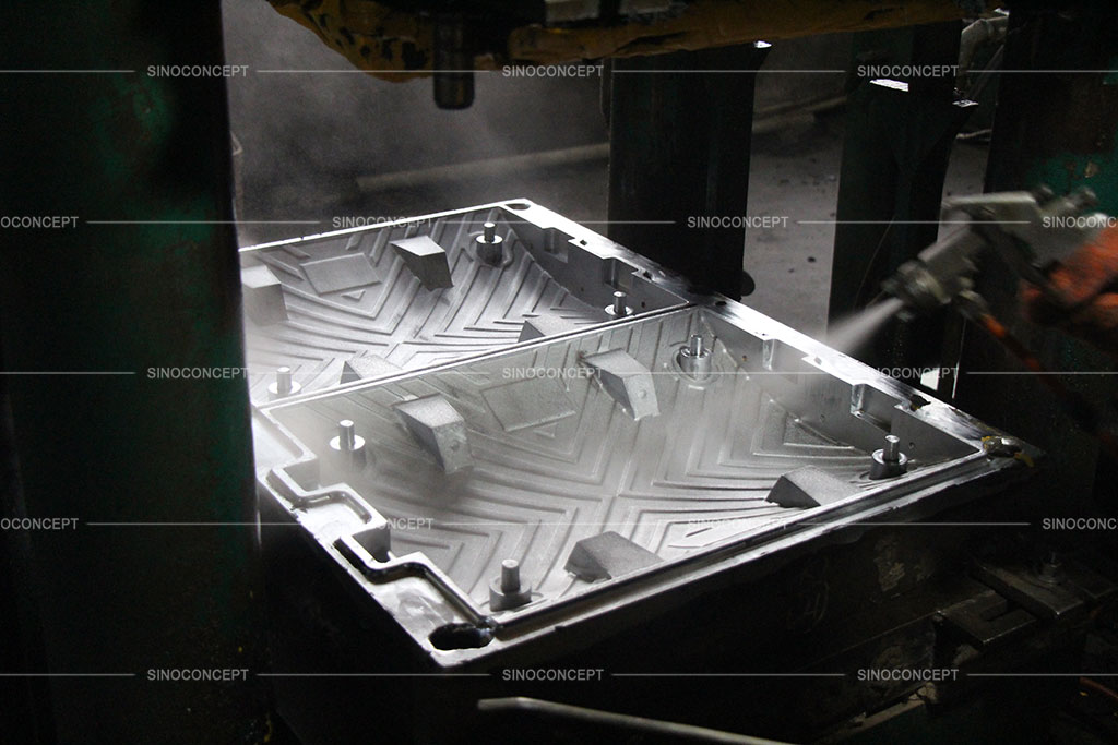 Mold for manufacturing speed bumps