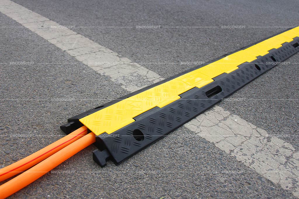 Rubber cable cover used on the road to cover two hoses