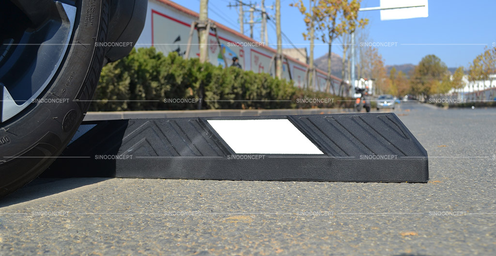 Black parking block made of rubber, pasted with white reflective films