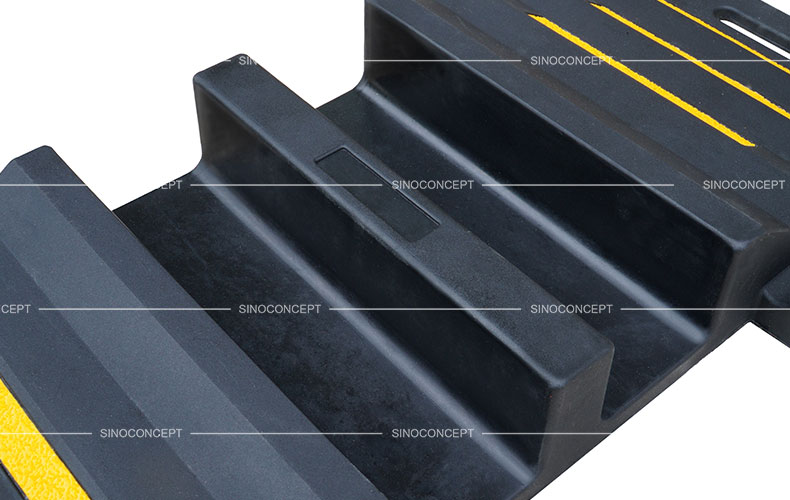 A detailed picture of a black rubber hose ramp.