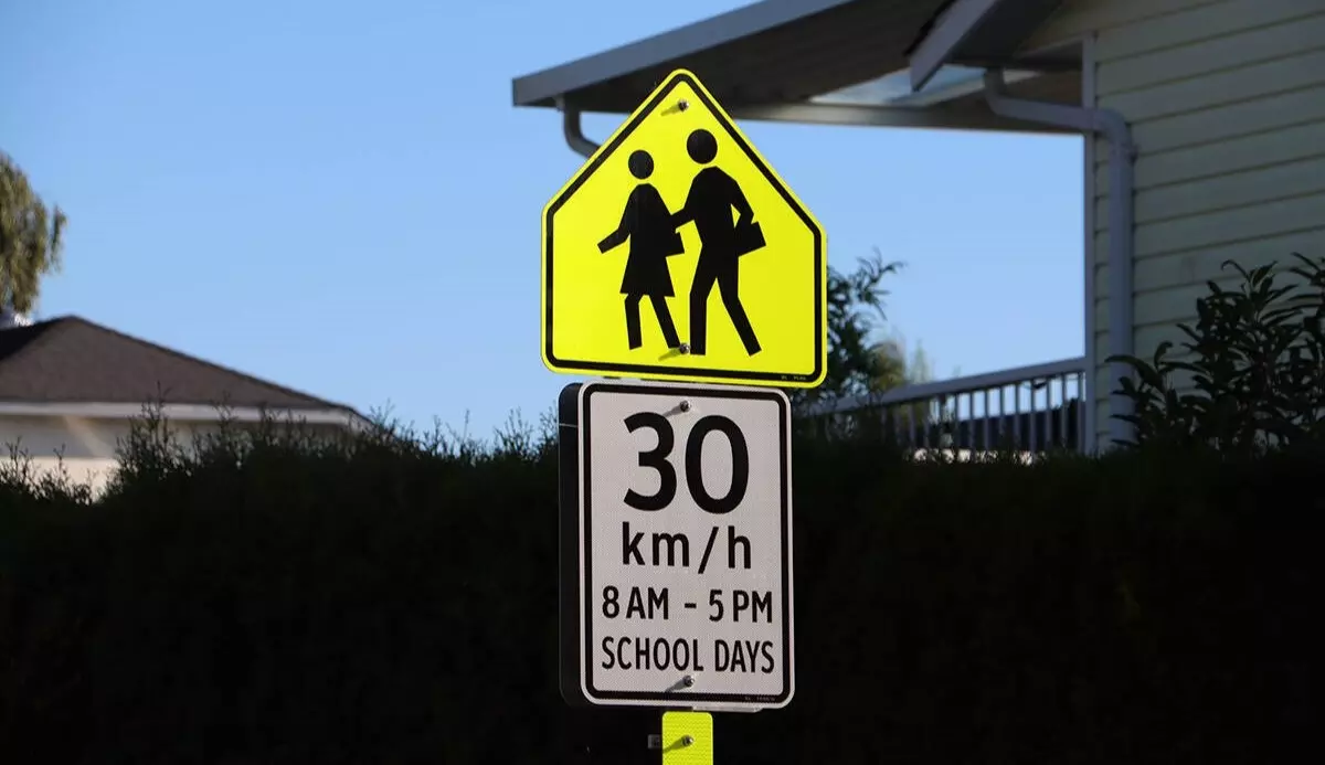 Signage for school zones shows that the speed limit is 30km/h during school days.