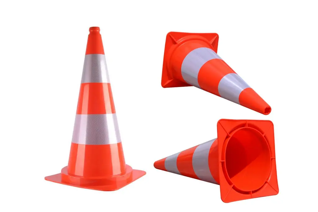 750mm traffic cones made of PVC material with reflective tapes used as temporary traffic management equipment on highways.