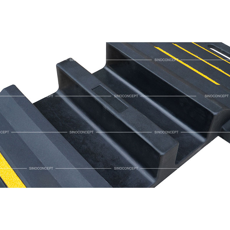 A detailed picture of a black rubber hose ramp.