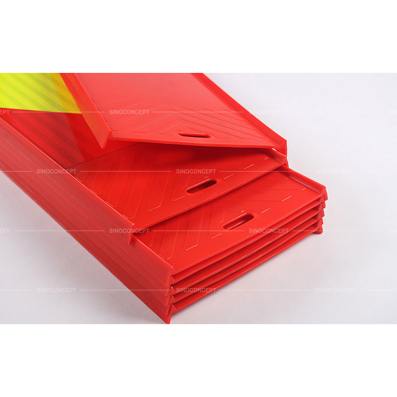 White and red anti-UV strong reflective tapes pasted on the plastic delineator panels for Scandinavian road safety management