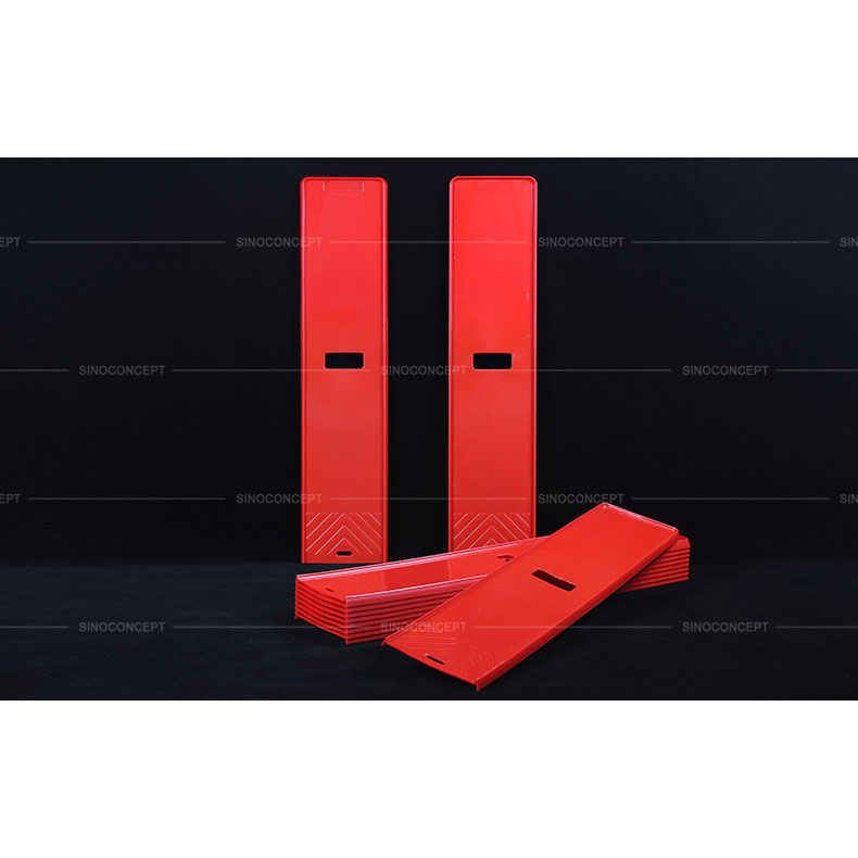 The top handle of the delineator panels designed with plastic arrows for easy movement during delivery and installation