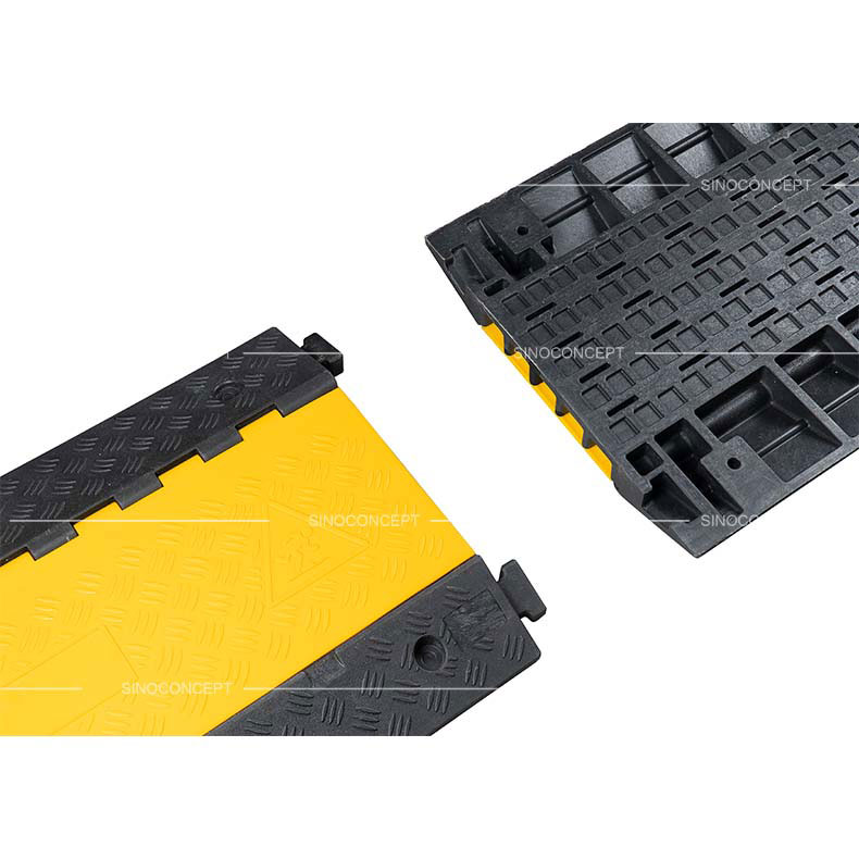 Interlocking system of the 5-channel cable cover ramp with integrated connectors.